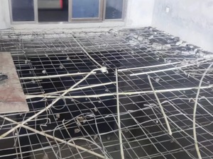 河南一小区业主被开发商私拆楼板露出钢筋，疑存质量问题，当地住建局回应“正在处理”