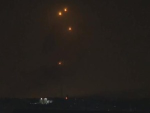 巴以双方超5200人死亡！以色列防长称将很快下达进攻加沙的命令！边境冲突持续，黎巴嫩政府制订紧急计划