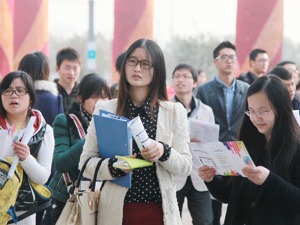 原部门被裁撤，总监拒绝调岗遭解雇，要求补薪、赔偿112万，法院判了