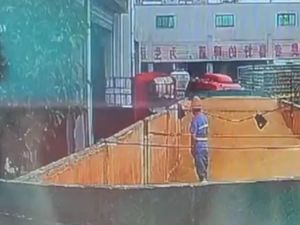 卷入“小便风波”，千亿市值青岛啤酒开盘大跌！盘前紧急回应……