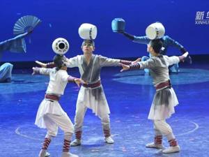 新华全媒+｜国风满满 中国传统杂技玩出新“花活”