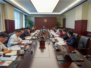 “网红校长”郑强露面，14天前曾被举报“包养情妇”