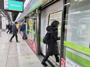 广州地铁安检要求乘客试喝自带水，被索赔4.8万！法院判了……
