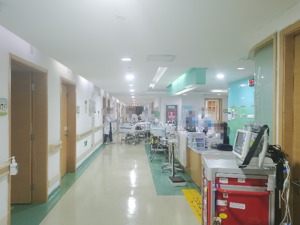 深圳欢乐谷过山车碰撞，多人受伤送医 港大深圳医院急诊目前已恢复正常