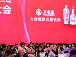 一杯五粮液 赓续校友情