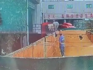 官方通报“工人在原料仓小便”：装卸工被行拘！青岛啤酒：系外包公司工人，深感内疚，将认真整改