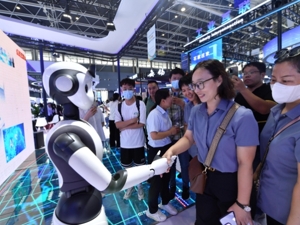工信部发文促人形机器人发展：以大模型等人工智能技术突破为引领 加快与元宇宙、脑机接口等前沿技术融合