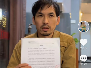 打假网红“铁头”向东方甄选和董宇辉道歉：非常的后悔和自责，不会再做同样出格事情......