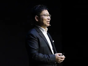 又“遥遥领先”了！刚刚，华为重磅发布！余承东：四个版本全部亏损在卖……