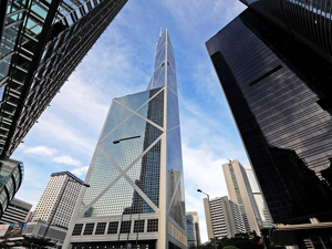 QDII基金密集补仓港股；公募基金高管变更潮再起；侯昊、冯明远有新动作