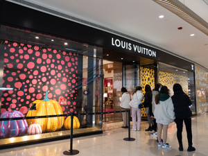 周看·时奢丨LVMH集团收购奢华眼镜品牌Barton Perreira；Timberland全球品牌总裁将离职