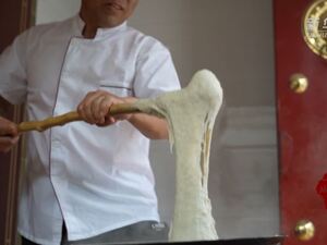 千城百县看中国｜尝冀菜：特色美食 “扒糕”