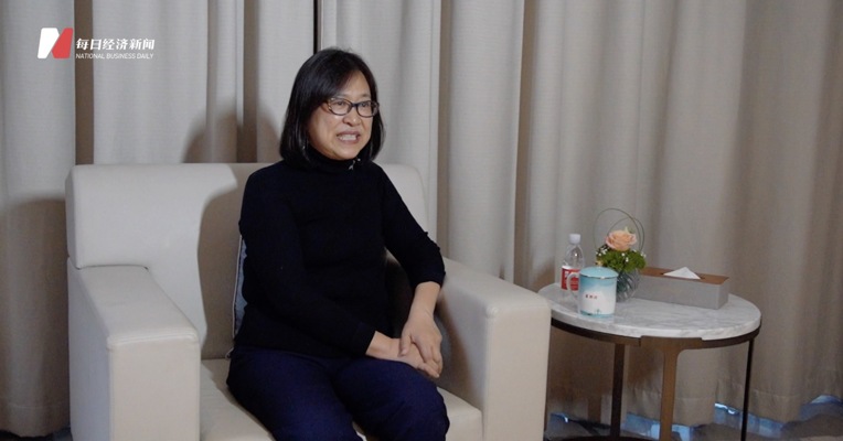 阿特斯实控人、首席可持续发展官张含冰：主旨演讲环节有很多“干货”，一直在认真记笔记