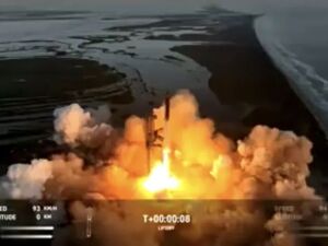 “星舰”发射15分钟后失联，助推器发生爆炸！SpaceX：自毁系统已被迫触发