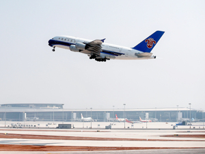 直击业绩说明会 | 南方航空副董事长韩文胜：国际航班已恢复至2019年同期六成以上