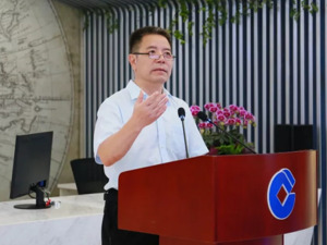 原副行长被查后，李晓虹主动投案……
