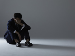 公司不开离职证明，月薪5.9万总监要求赔偿近100万，法院判了……