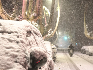 三预警齐发，多地有暴雪！今冬最强寒潮来袭，部分地区降温可达14℃以上！首都机场启动一级响应机制