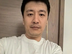 “文科都是服务业，总结起来就是舔”？有博主站出要起诉张雪峰！律师：起诉并无不当，是维护合法权益……