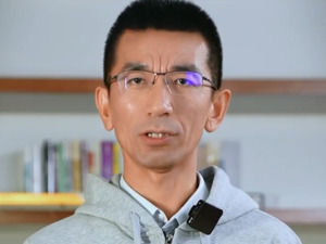 年薪达千万级别，孙东旭是东方甄选薪酬最高员工！年内减持套现超2亿港元……