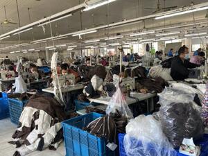 羽绒服源头市场调查：销量看“天”吃饭 价格出厂后翻倍涨