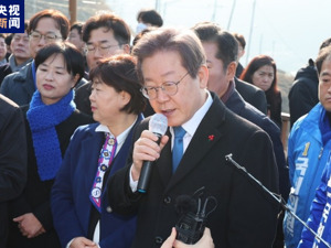 衬衫被血染红！李在明遭长刀刺中颈部，行凶者为一名五六十岁男子，尹锡悦紧急发声