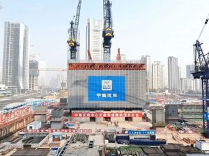 造楼机首次顶升 天府新区天府总部商务区重点项目进入“快速成长期”