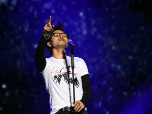 演出票务平台“三分天下”，二手票正规军要来了？