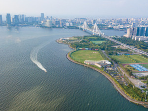 全面推进美丽中国建设出台顶层设计，锚定2035年美丽中国目标基本实现