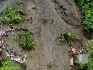这国发生多起山体滑坡，最严重一次有数千立方米土体掉落！已造成17人死亡、30人受伤！