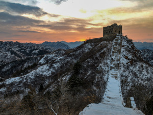 寒潮暴雪大风三预警齐发！局地降温16℃，两广网友连夜买票到湖南赏雪
