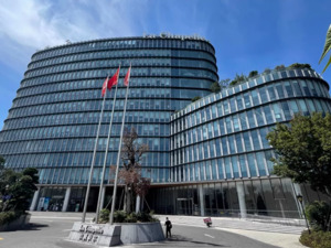 “女装之王”破产，上海总部9.5亿元起拍，6栋楼建好没多久！万人围观无人买，流拍了……