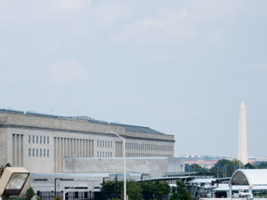 突发！美国一艘军舰被导弹击中，美中央司令部发声