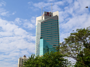 东莞证券发布茅台“买入”评级 分公司却卖563万股