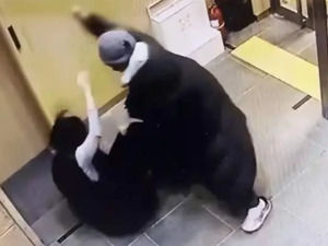 韩国女议员当街遇袭，监控画面曝光！嫌犯是初二学生，被“紧急住院观察”！李在明发声……