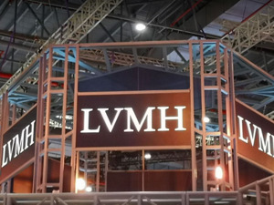 家族净资产1.5万亿！LV老板重夺全球首富，超越马斯克