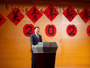 有中国留学生入境美国，却被带进“小黑屋”，接受长达8小时盘问！中国驻美大使：停止无理盘查！