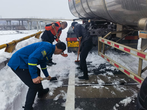 抗击雨雪冰冻灾害 湖北多地“总动员”