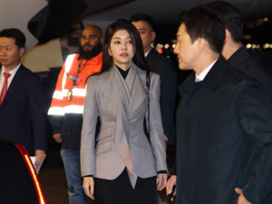 妻子收16000元名牌包被偷拍，尹锡悦首度发声：她的问题在于没有“狠心拒绝”……
