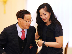年仅50岁！航运巨头董事长突遭车祸离世，系美国前任劳工部长赵小兰妹妹