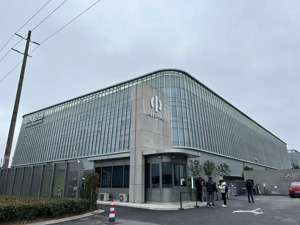直击风暴中心的高合汽车盐城工厂：友商现场“挖人”