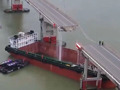 已致2人死亡3人失联！沥心沙大桥事故现场监控曝光，2辆车落水，3辆落至船上
