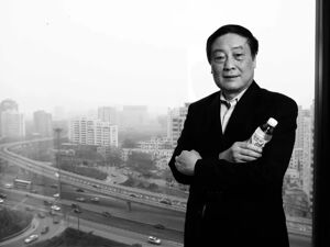 娃哈哈创始人宗庆后逝世，500亿元饮料帝国迎交棒时刻 前经销商：一代传奇结束了