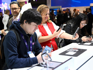 直击世界移动通信大会：5G、AI与智能穿戴设备共舞