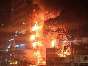 突发！这国首都市中心一购物中心发生火灾，已致44死75伤，20多人情况危急......