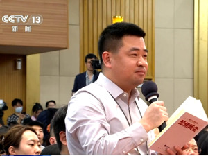 如何做好金融“五篇大文章”？央行行长潘功胜两会现场答每经问：引导金融机构平等对待各类所有制企业