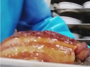 热搜第一！知名打假人称小杨哥和东方甄选都销售过槽头肉扣肉，应退一赔十