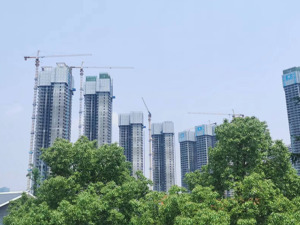 前两月全国房地产开发投资降幅收窄，商品房待售面积近7.6亿平米