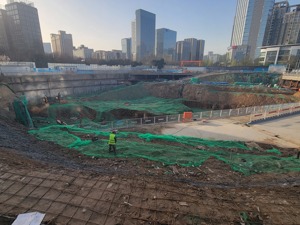“西安第二高”， 8年仍是“土坑”？