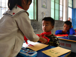 对话上海交通大学中国发展研究院执行院长陆铭：邯郸初中生遇害案背后，留守儿童之困何解？